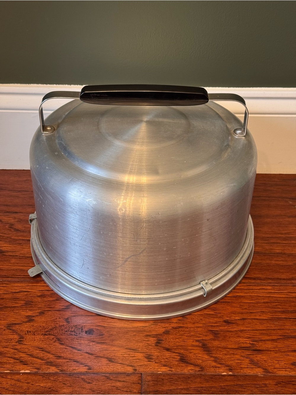 Vintage The Finest Aluminum Mirro 2002 Cake Saver / Carrier - Locking Lid